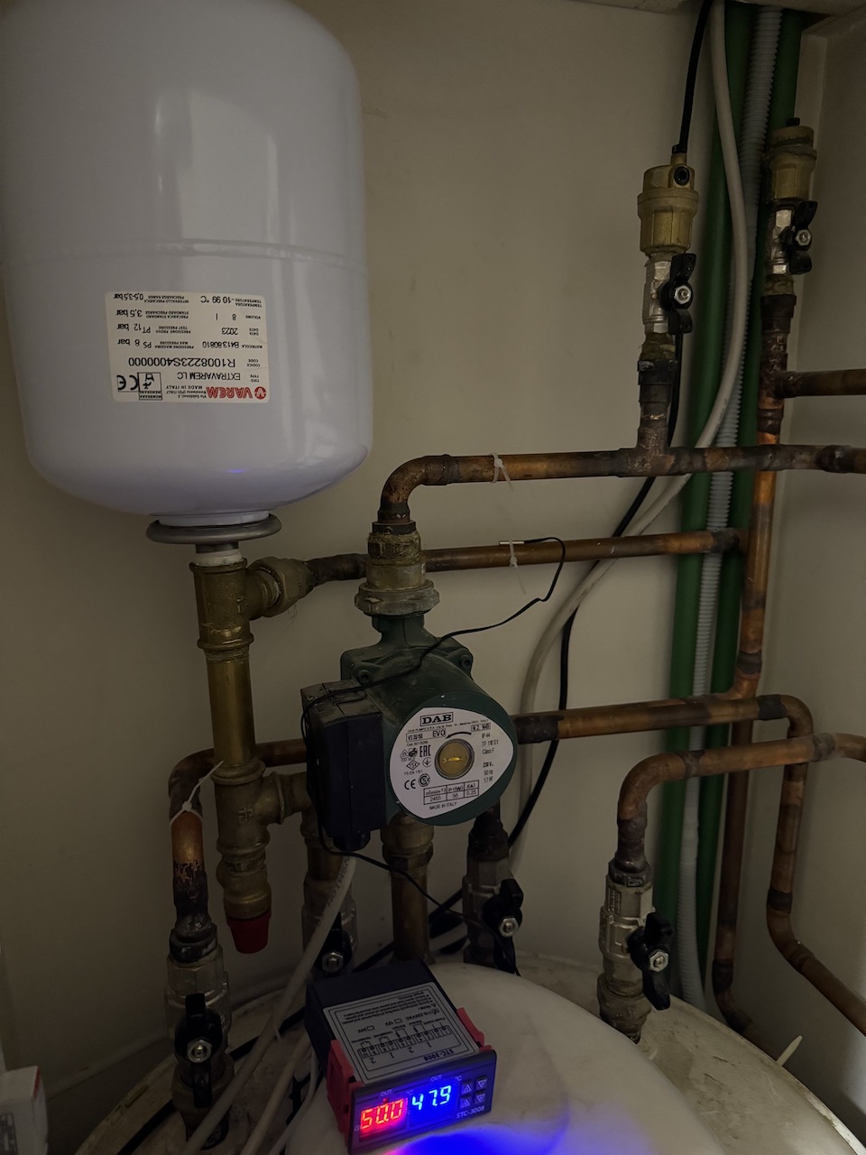 bollitore Chaffoteaux BCH120, il ricircolo è il tubo centrale